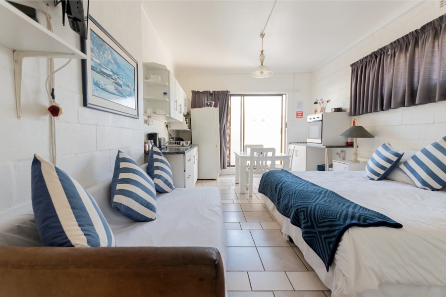 8 Bedroom Property for Sale in Country Club Western Cape